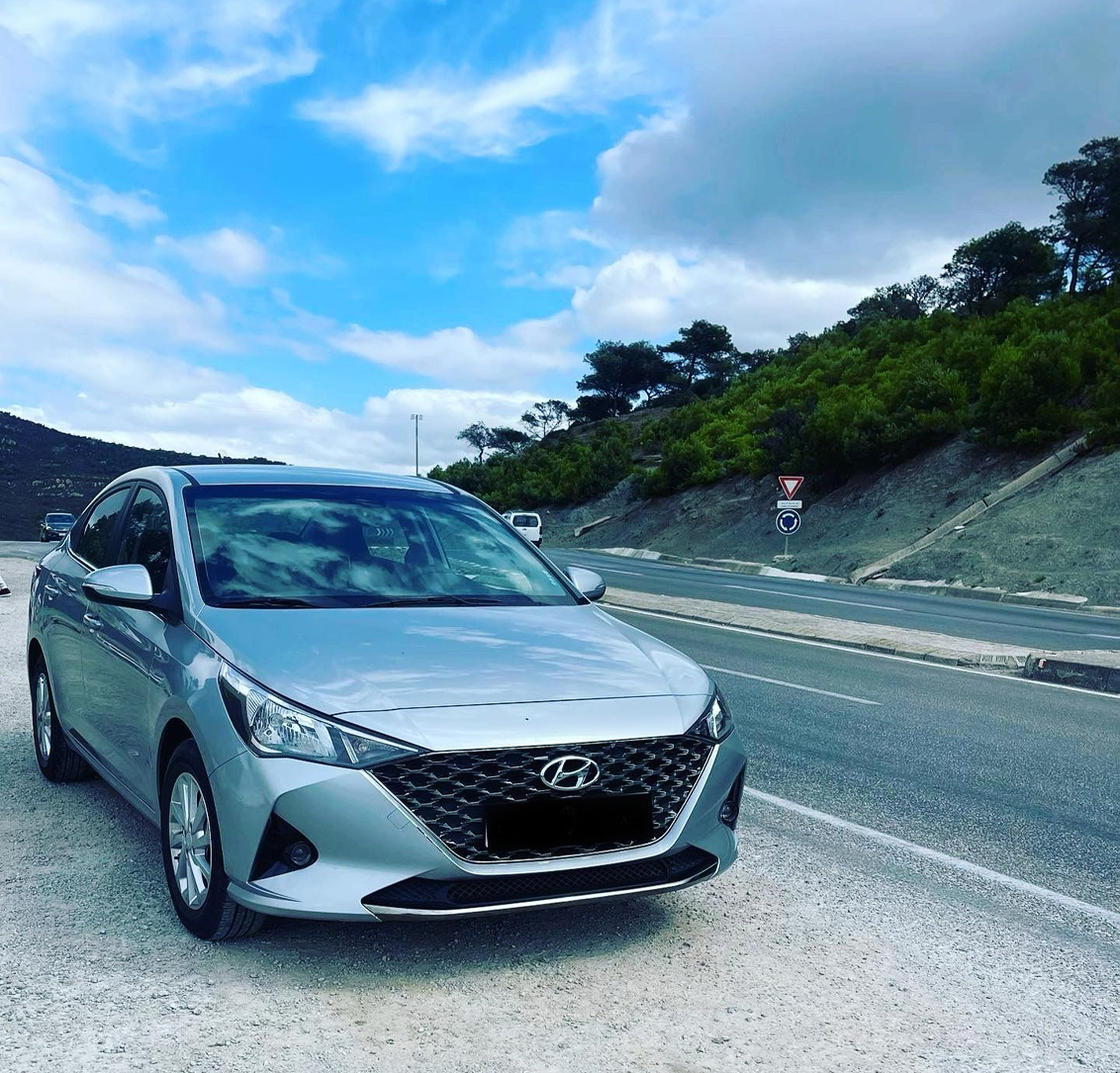 uploads/HyundaiAccent1.jpg